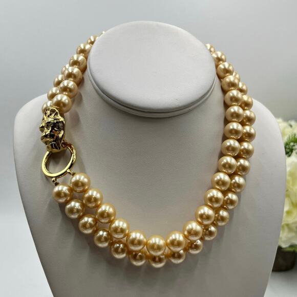 KJL‎ for AVON VINTAGE 1980s Lion's Head Door knocker Multi StrandPearl Necklace